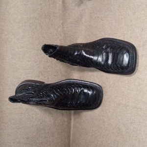 EXTREMELY RARE DEBUT Fine Snakeskin Black Ankle Boots